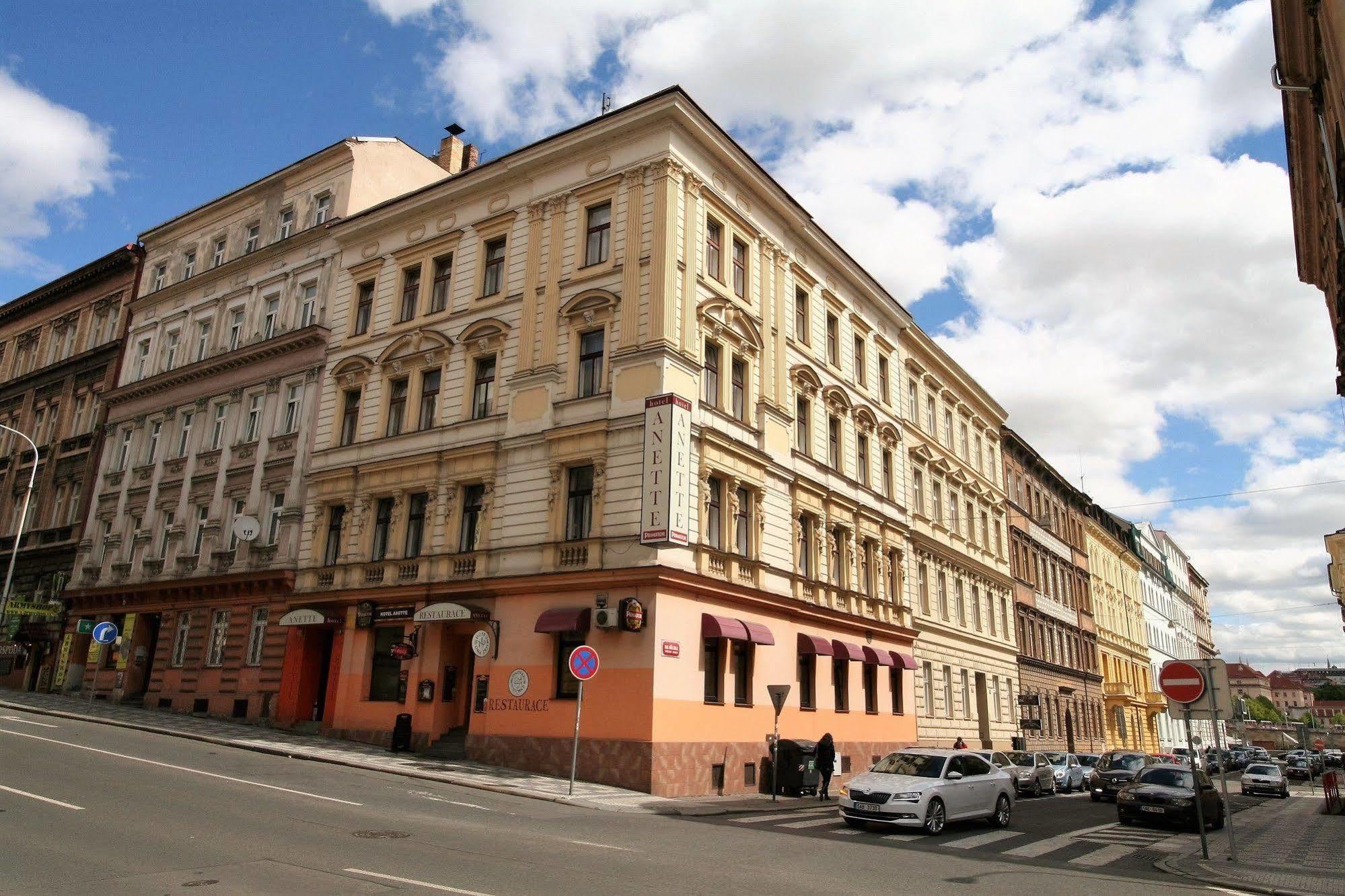 Anette Hotel Praga Esterno foto
